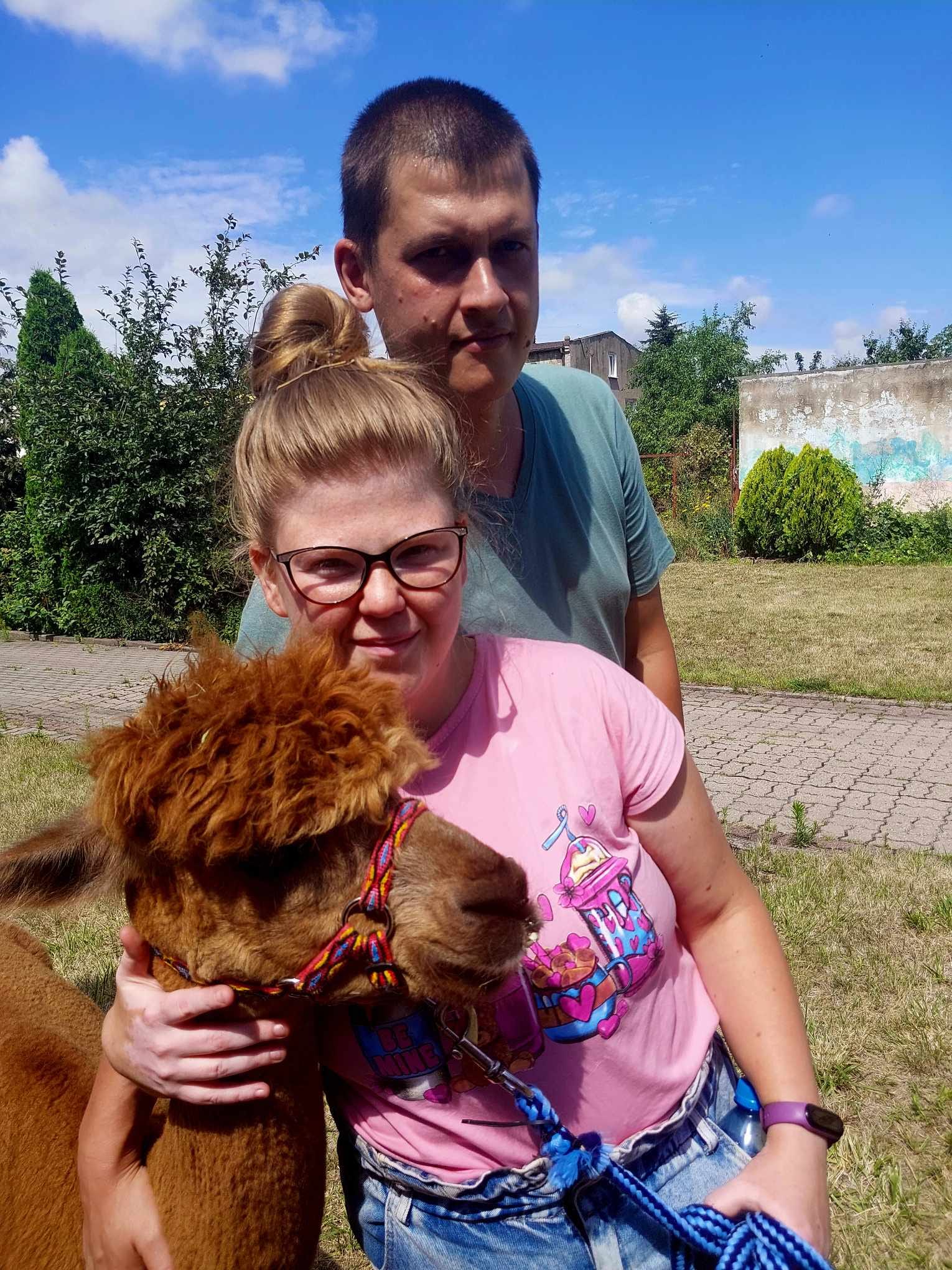 Ola i Mateusz z Alpaką Ola i Mateusz z Alpaką