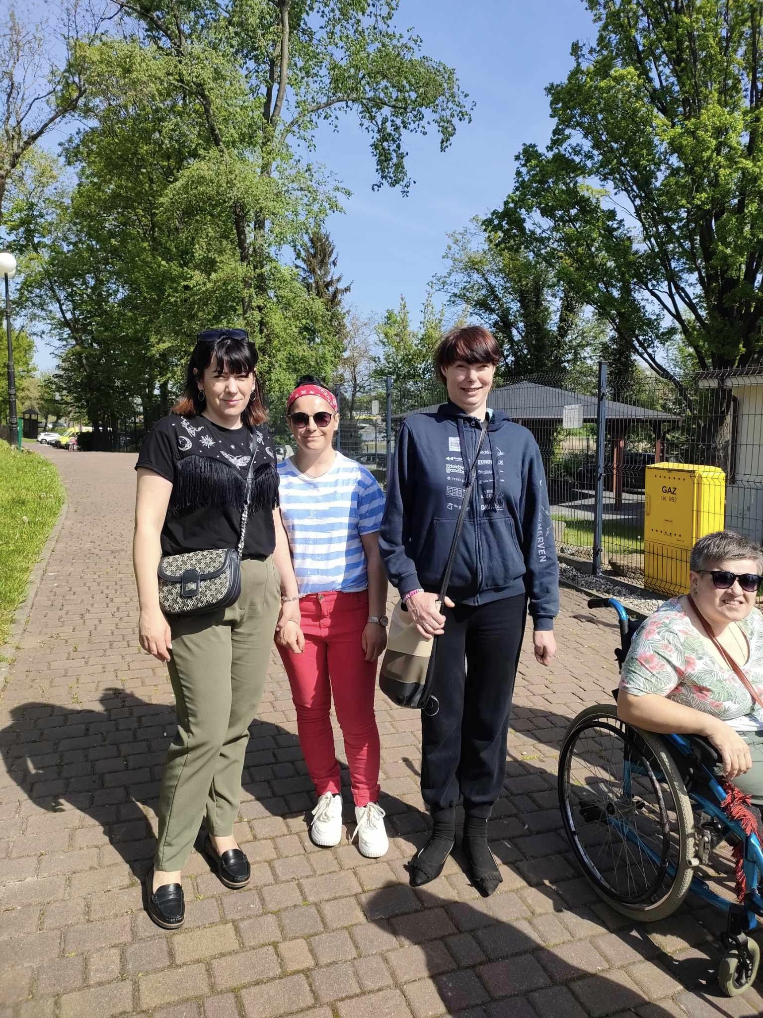 Spacer uczestników z p. Magdą Spacer uczestników z p. Magdą