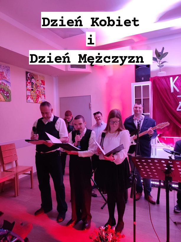 Dzien Kobiet i Mężczyzn prowadzący uczestnicy