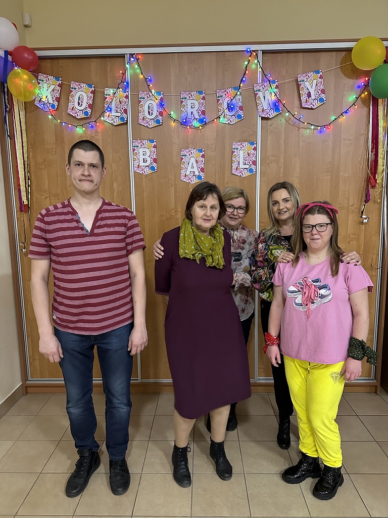 Nasi uczestnicy podczas zabawy Mateusz Ola i Krystyna wraz z p. kierownik Magdaleną Wnuk oraz opiekunem p