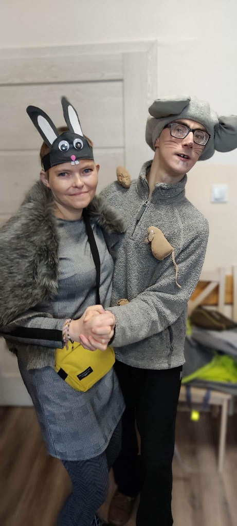 Karolina z Michałem podczas zabawy